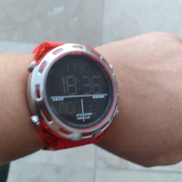 New Diesel Digital red silicone men's watch - Picture 4 of 7